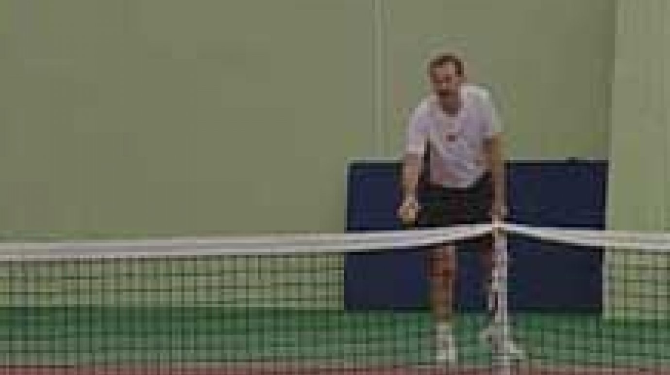 Теннисисты посвятили турнир Виктору Огареву