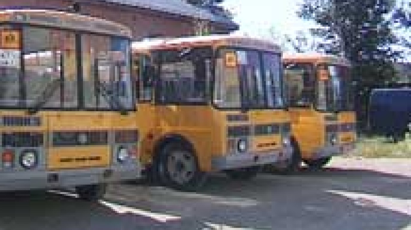 Сельским школьникам подарили автобусы