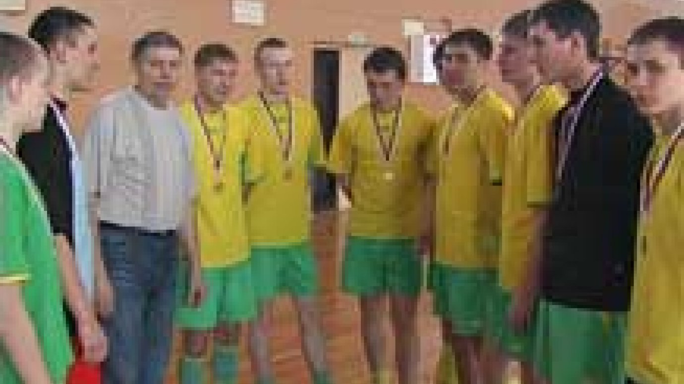 Футболисты Нижнего Ломова завоевали «серебро»
