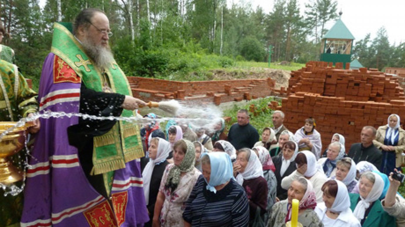 Епископ Вениамин совершил чин основания храма Покрова Божией Матери