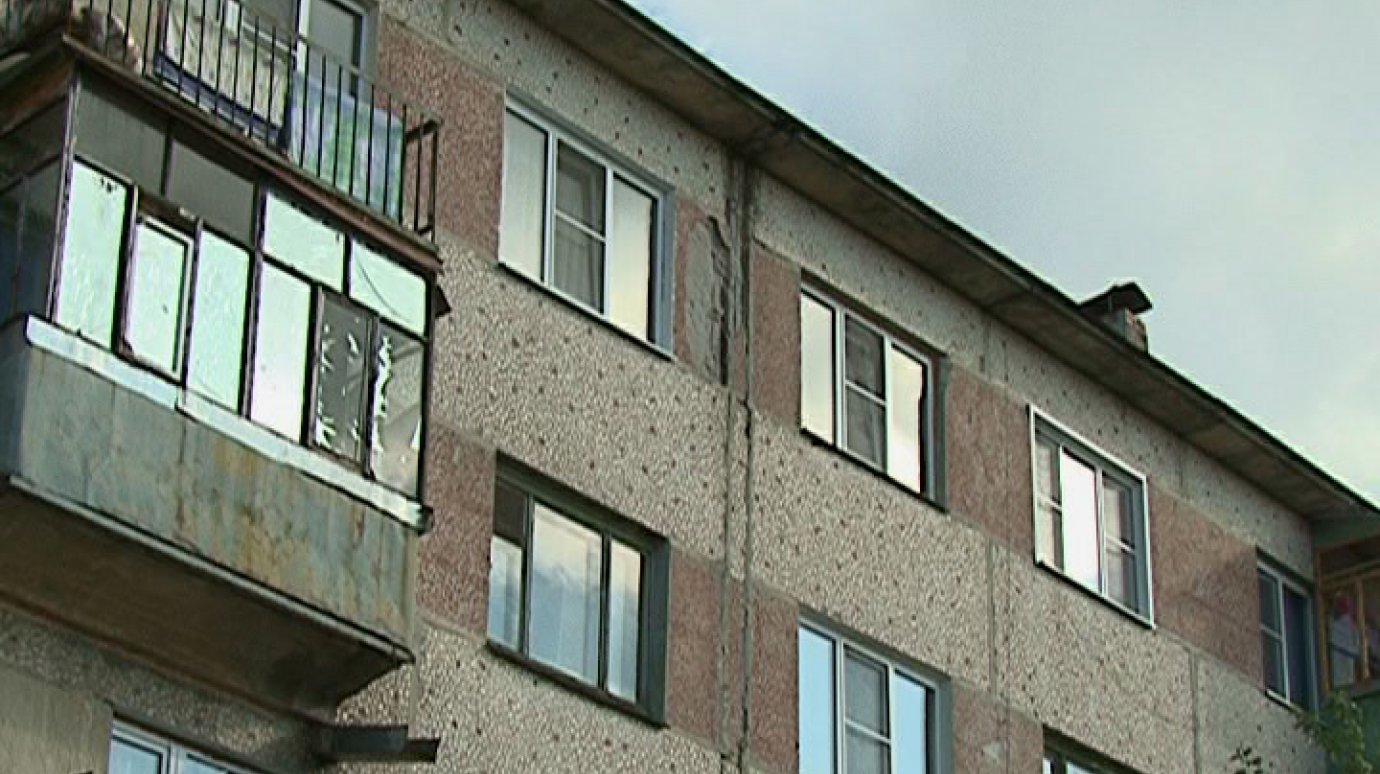 Пятиэтажный дом на улице Фурманова трещит по швам