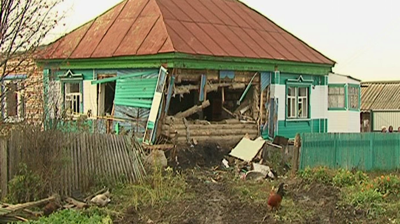 В Городищенском районе КамАЗ оставил стариков без жилья