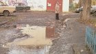 На ул. Рахманинова коммунальщики открыли канализационные люки