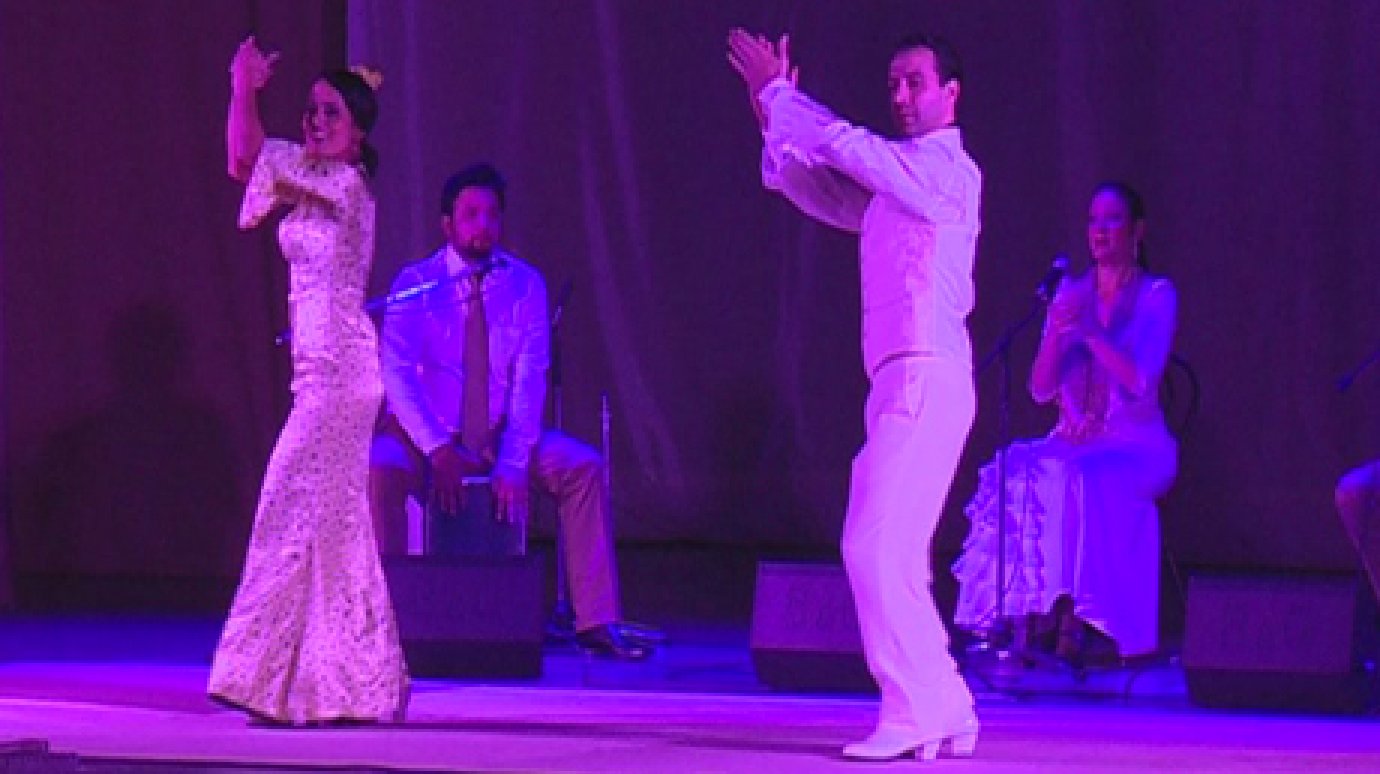 Испанские танцоры показали пензенцам разные стили фламенко