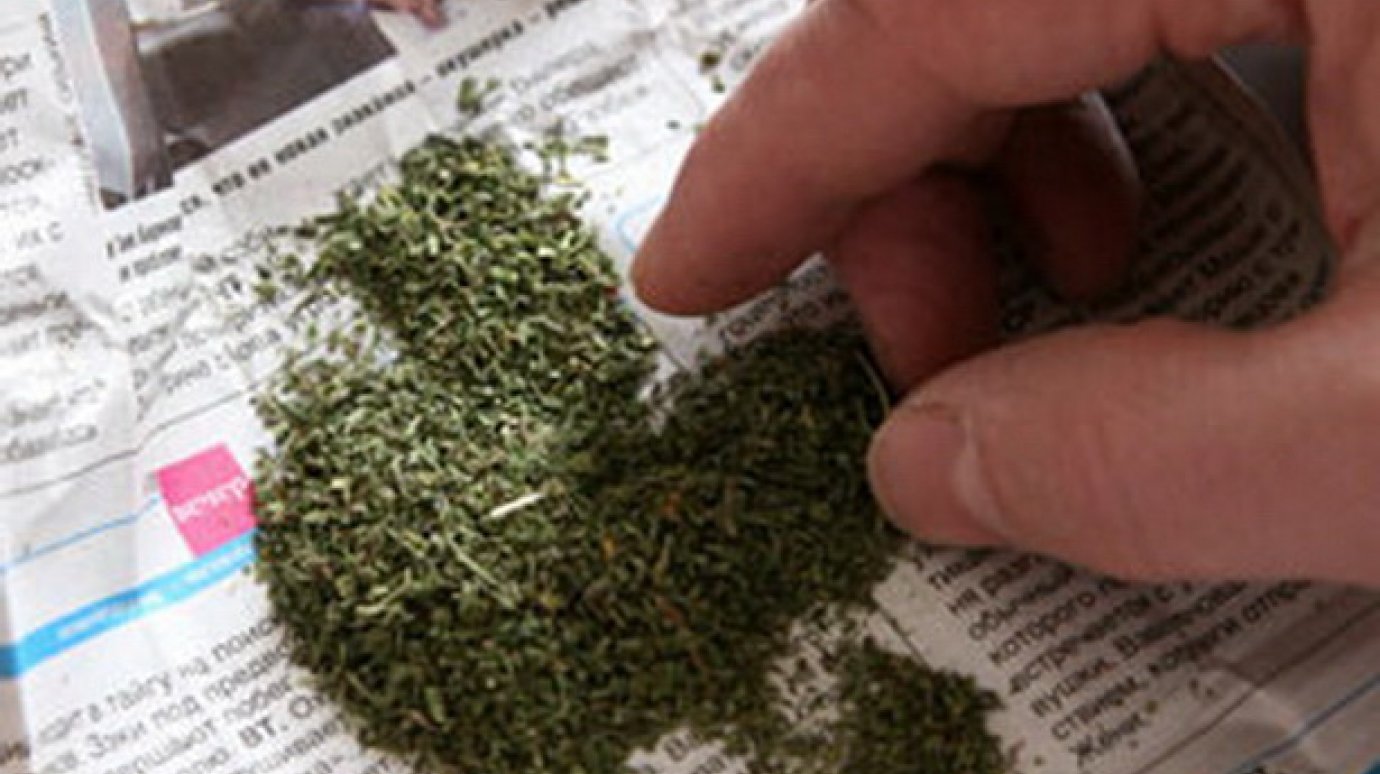 У сторожа автостоянки в Пензе изъят сверток с марихуаной