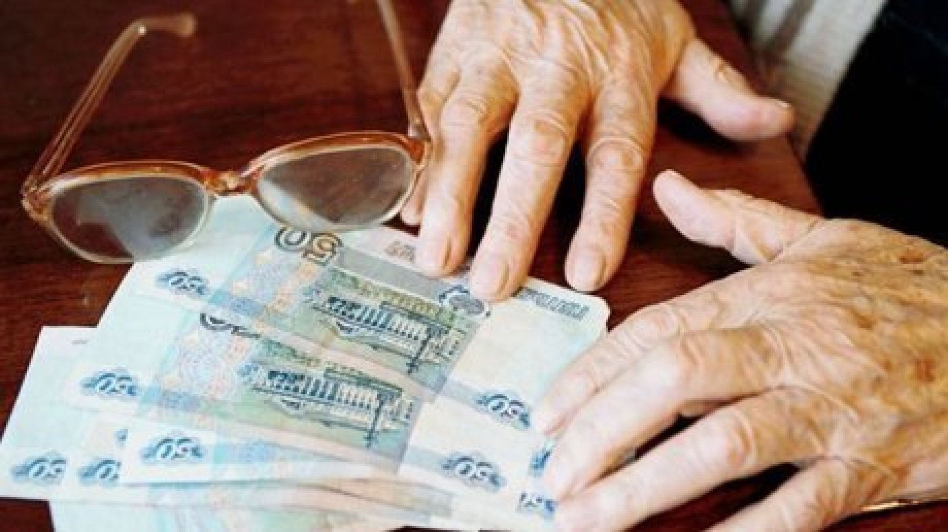 Две неизвестные обманули 98-летнюю пенсионерку