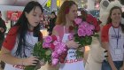 В День матери пензенским женщинам раздавали розы