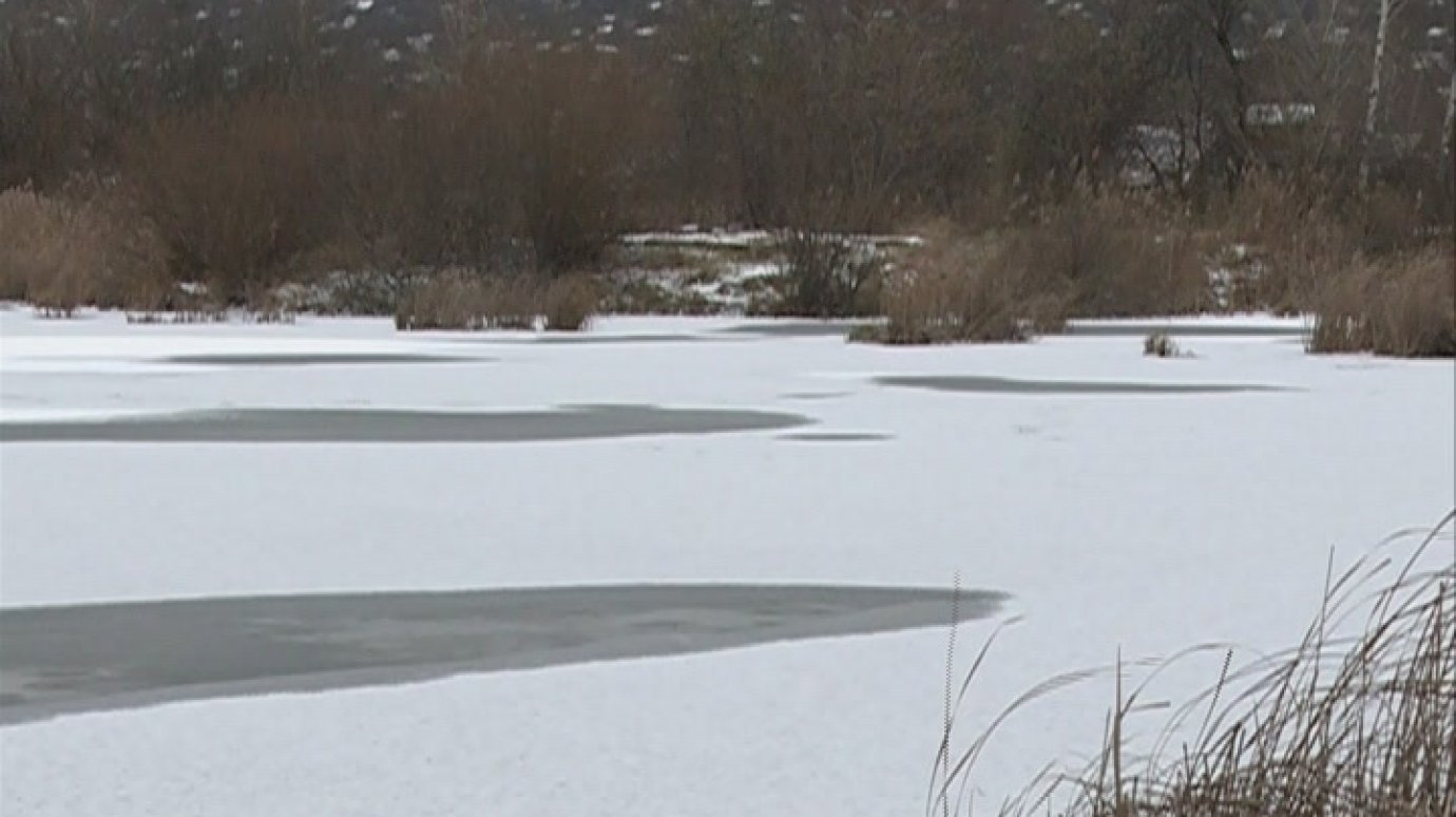 Сотрудники МЧС просят рыбаков не испытывать лед на прочность
