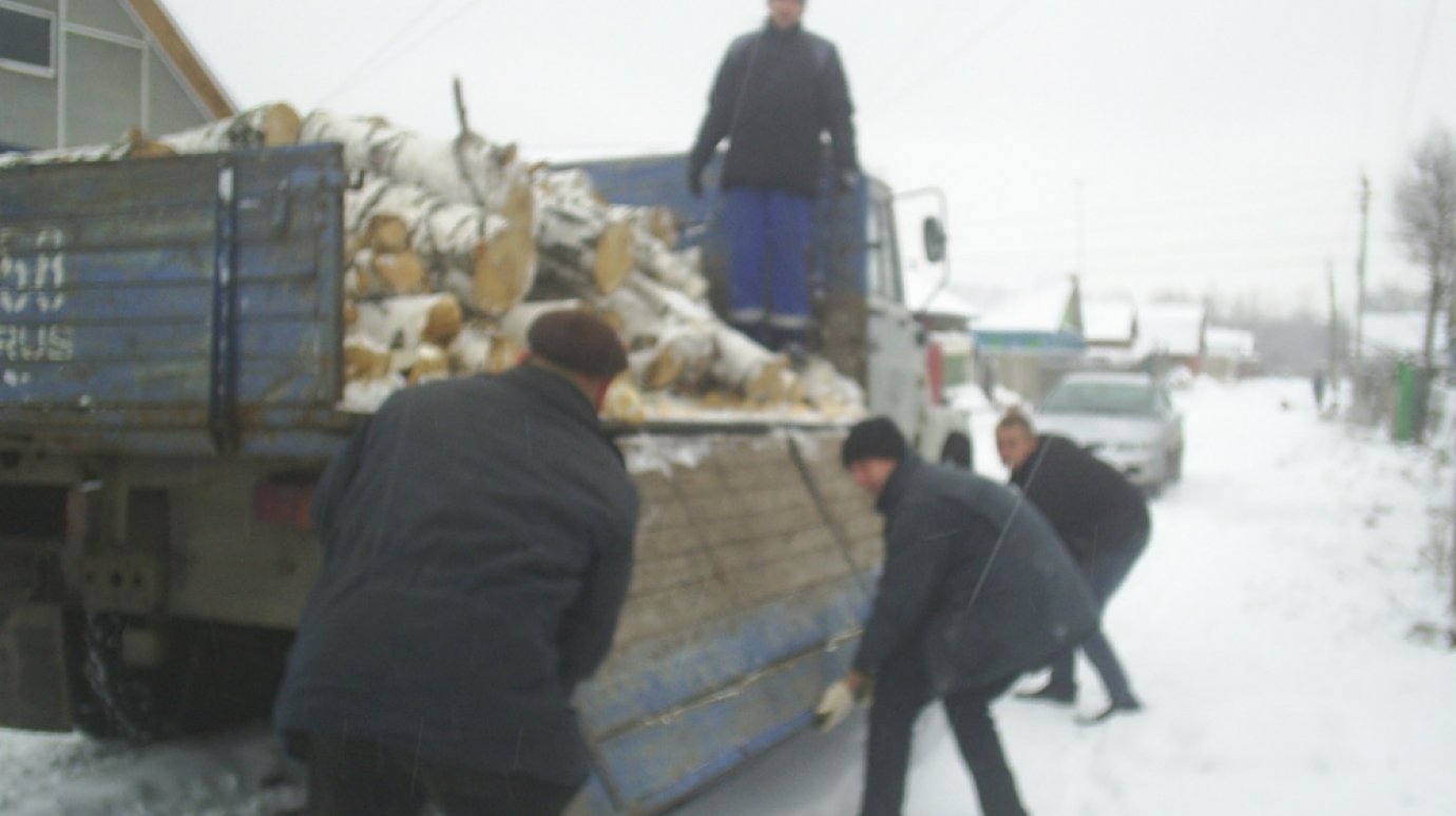 Малообеспеченную семью из Сердобска обеспечили дровами