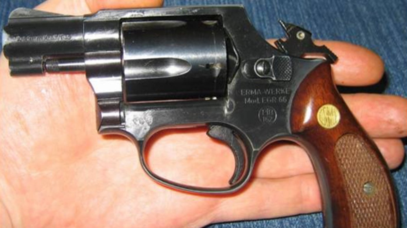 Пенсионерка из Пензы обнаружила в вещах мужа револьвер
