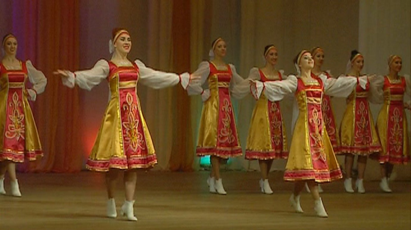 Артисты ансамбля «Зоренька» задали темп праздничным концертам