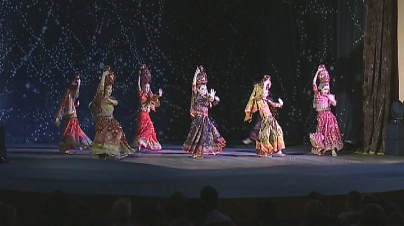 Артисты шоу-балета «Фараон» представили программу «Другие»