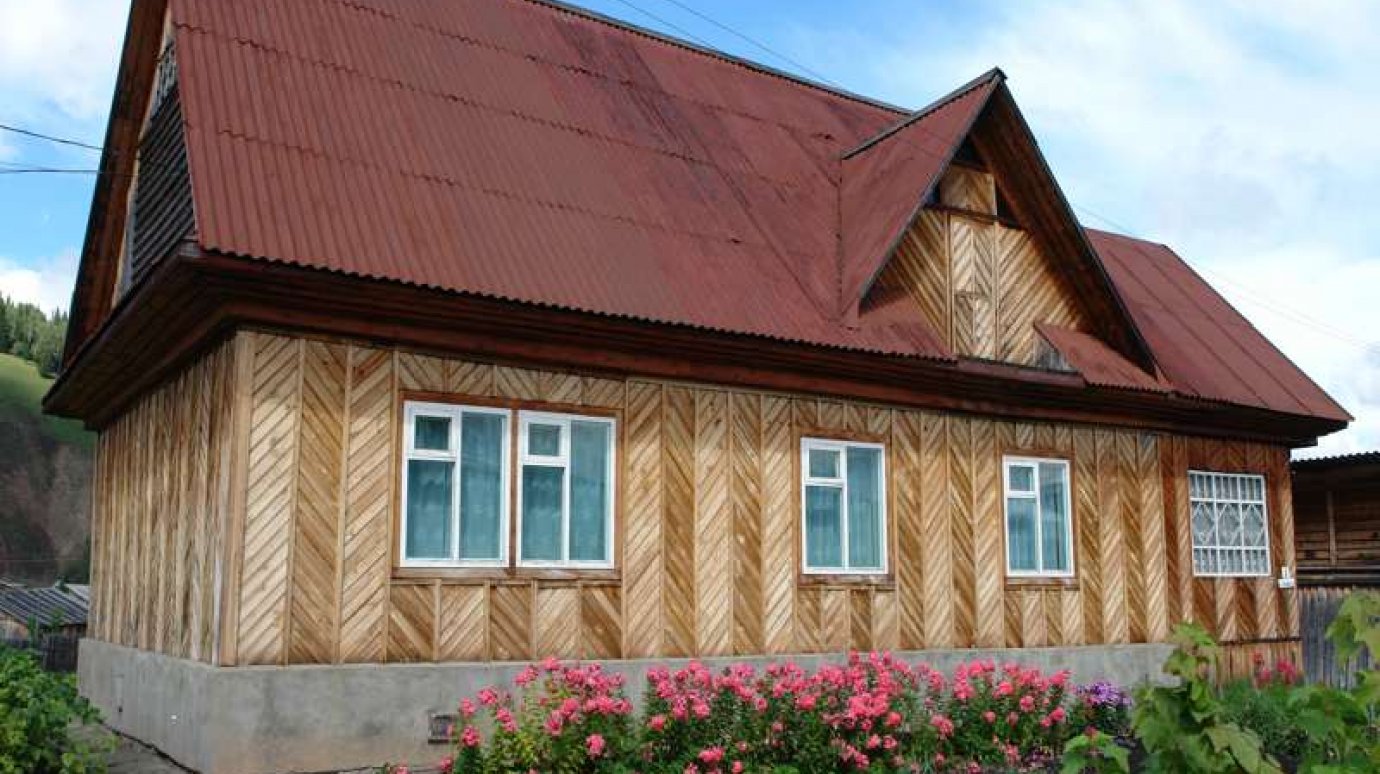 Восемь семей Мокшанского района получили жилищные сертификаты