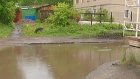 Из-за забитой ливневки во дворе на улице Бородина разлилось болото