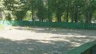 Пенсионерка просит отремонтировать хоккейную площадку на Карпинского