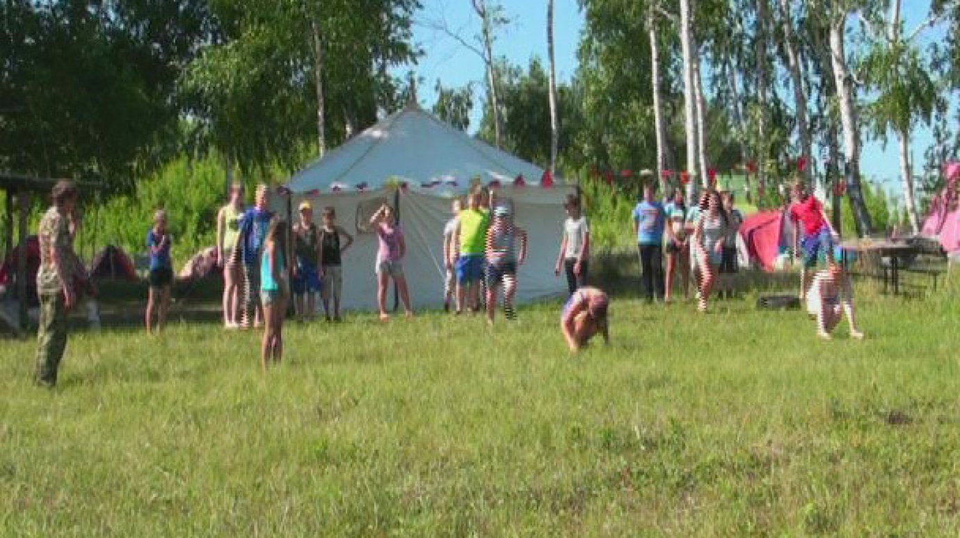 25 школьников Каменки отправились в палаточный лагерь «Робинзон»