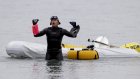 Американец проплыл 35 километров с тонной кирпичей