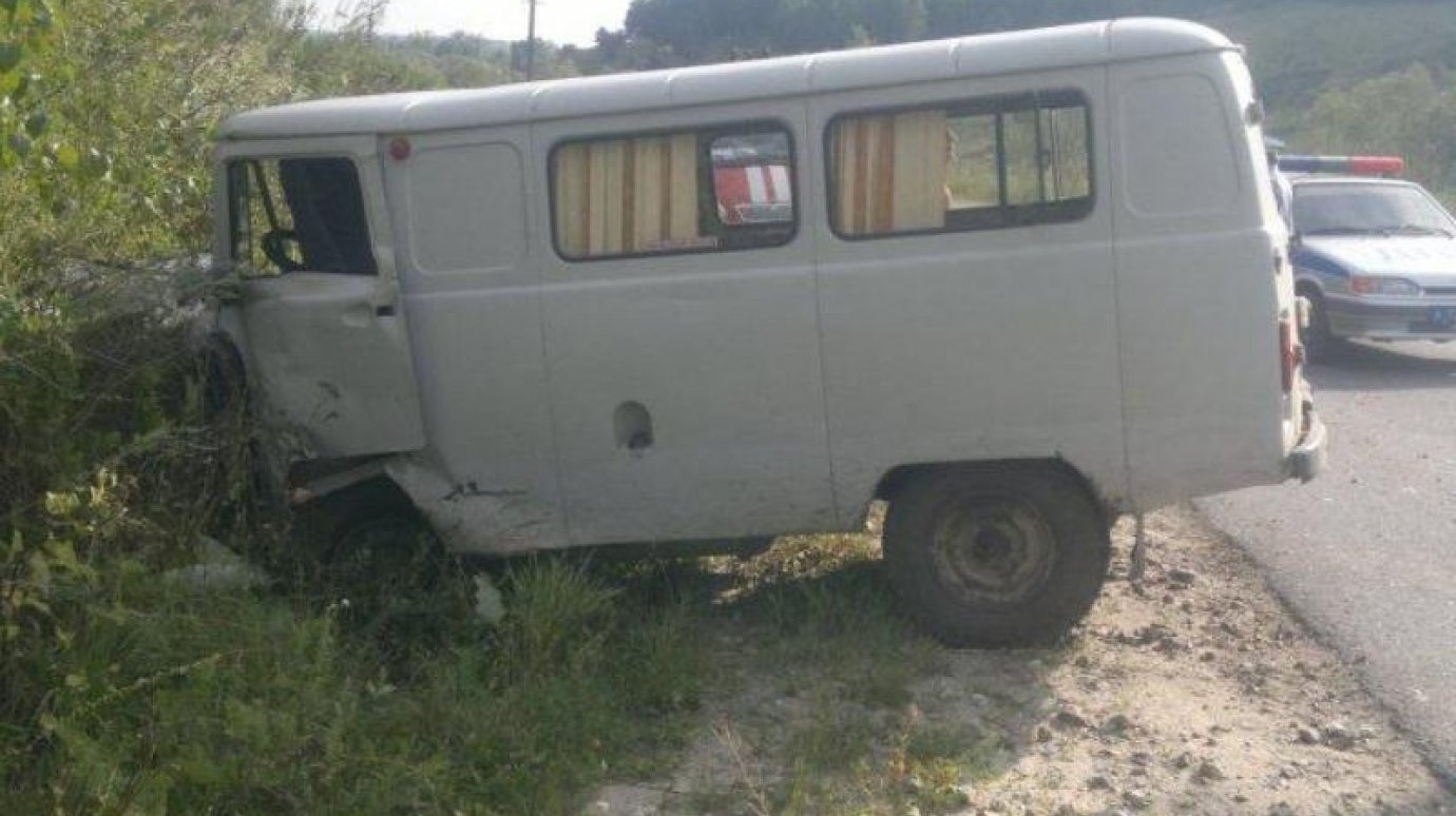 В Кузнецке при столкновении с ВАЗ-2115 пострадал водитель УАЗа