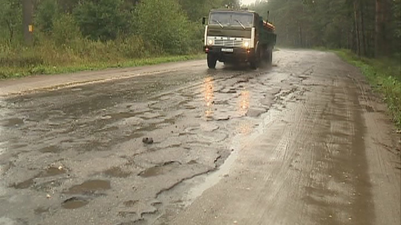 Жители Пазелок отчаялись ждать капитального ремонта дороги