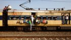 В Индии поезд врезался в группу паломников