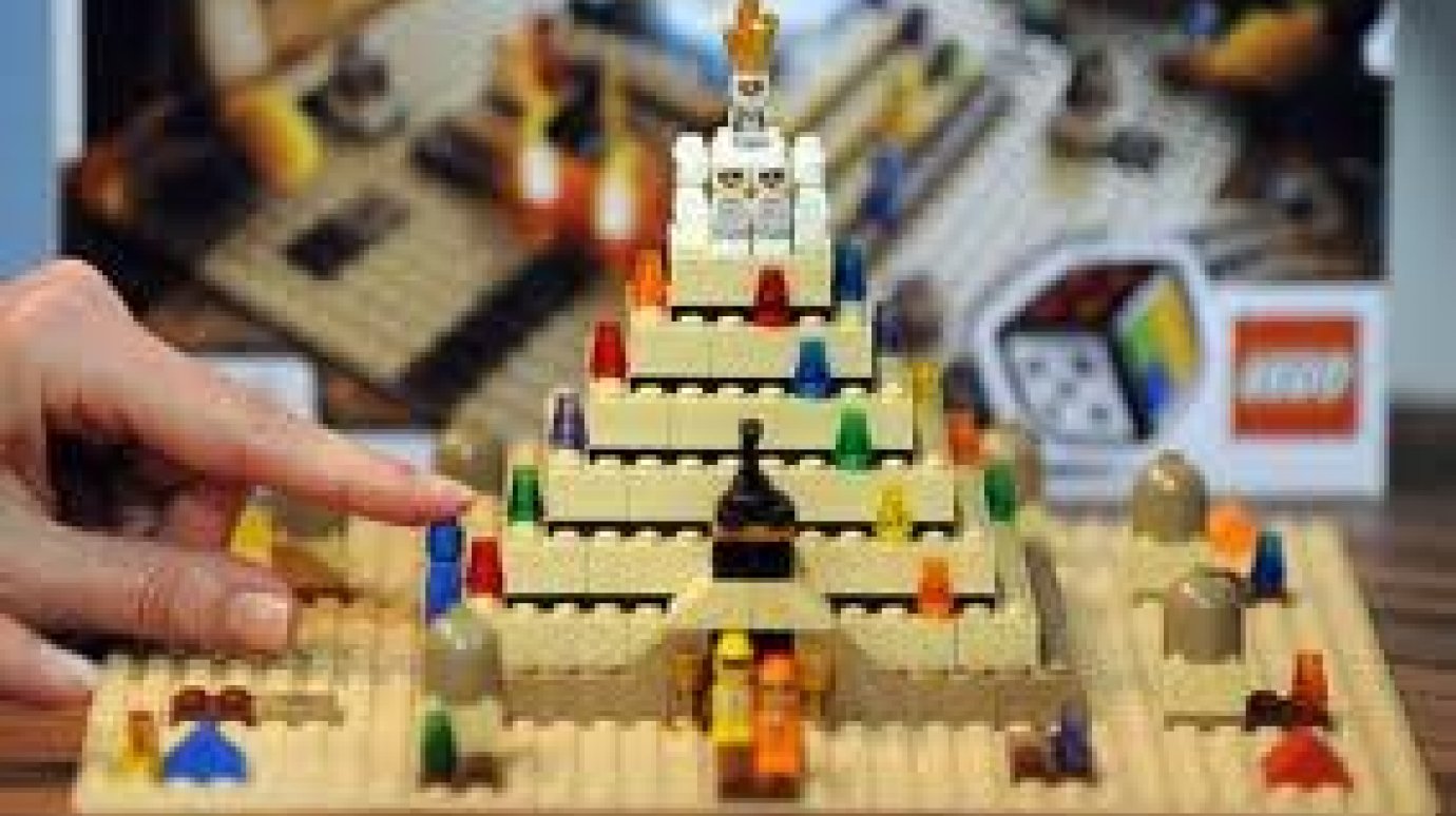 В США построили башню из «Лего» высотой в 11 этажей