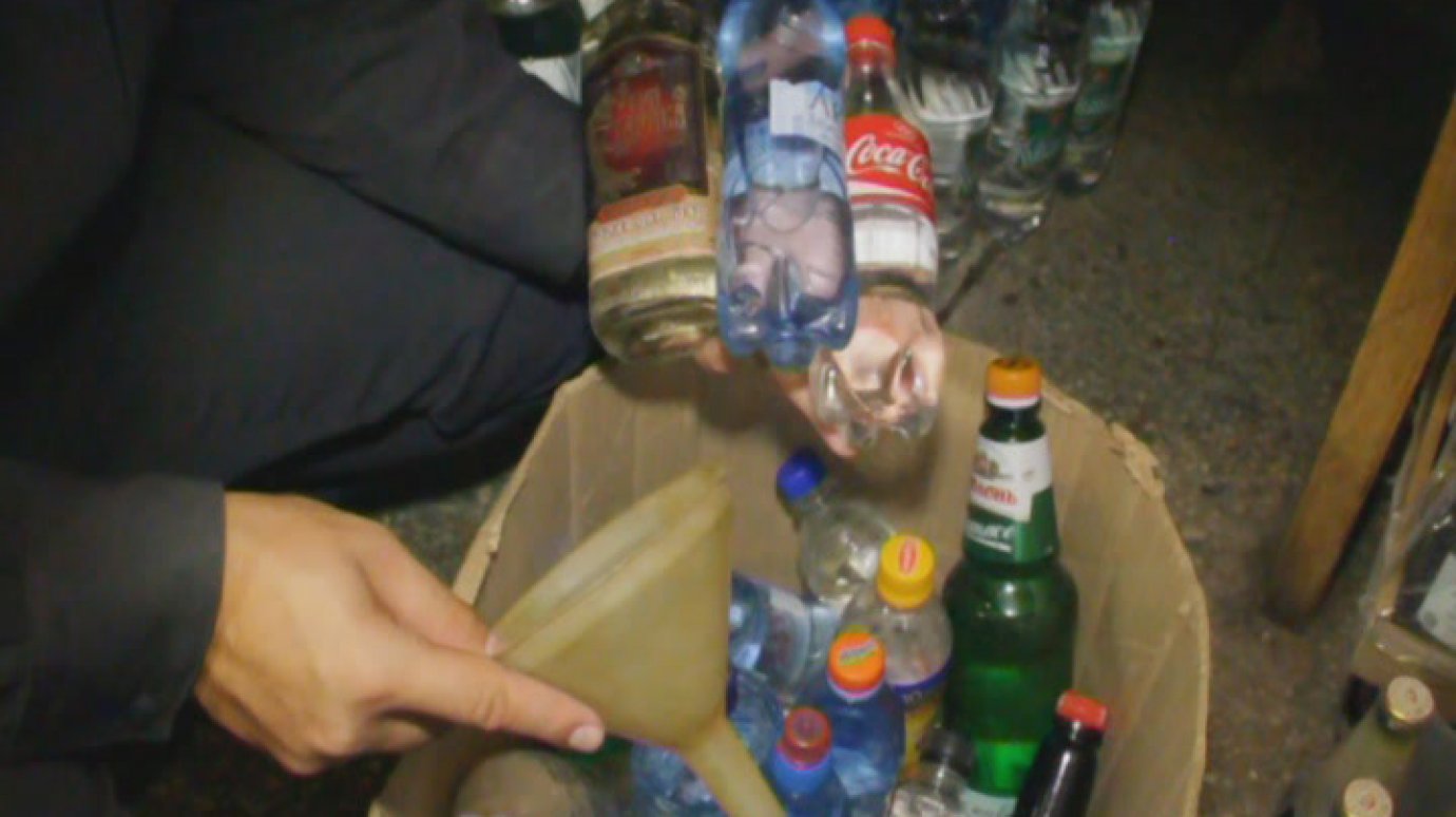 В пензенском магазине полицейскому продали бутылку самогона