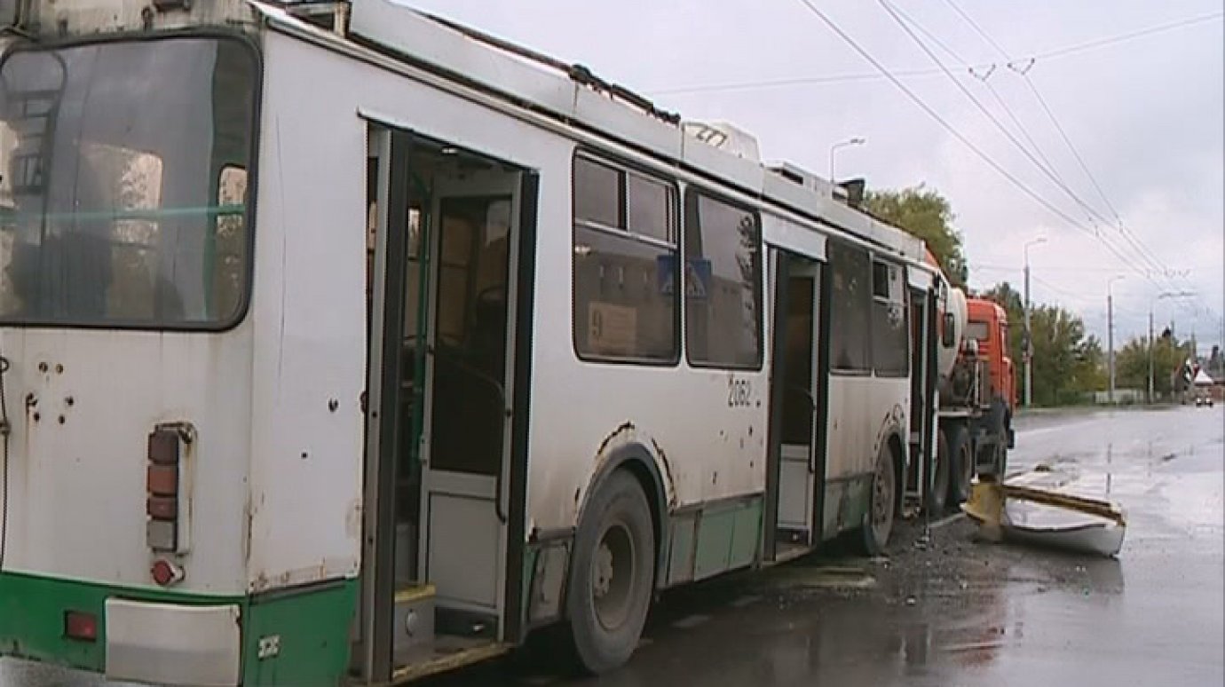 Движение троллейбусов № 9 приостановилось из-за ДТП