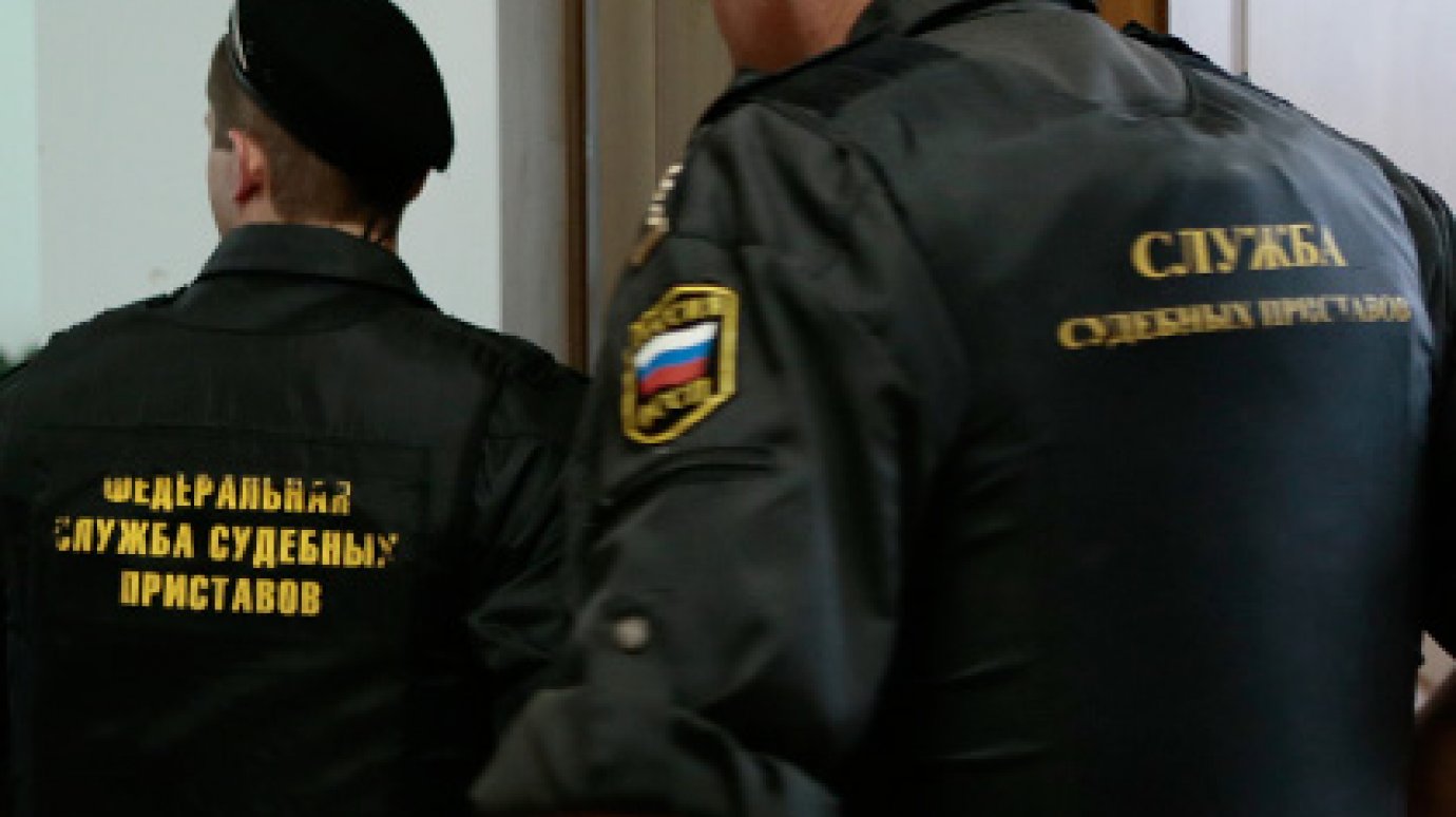 В Омске судебные приставы избили полицейского