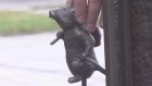 На памятнике пропуску в Заречном вновь появилась бронзовая мышка