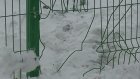 Вандалы изуродовали забор парка имени Ульяновых