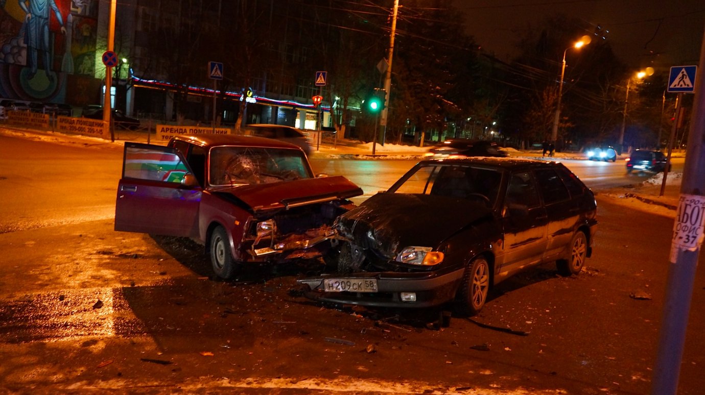 В вечерней аварии на ул. Гоголя пострадали три человека