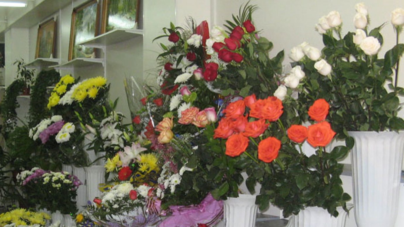 Неизвестный мужчина ограбил цветочный павильон в Арбекове