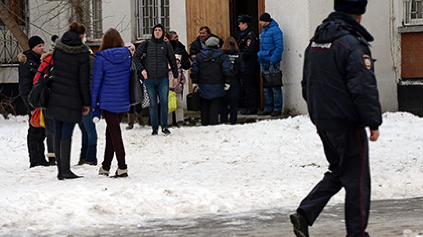 Захвативший заложников в Москве старшеклассник был вооружен 2 винтовками