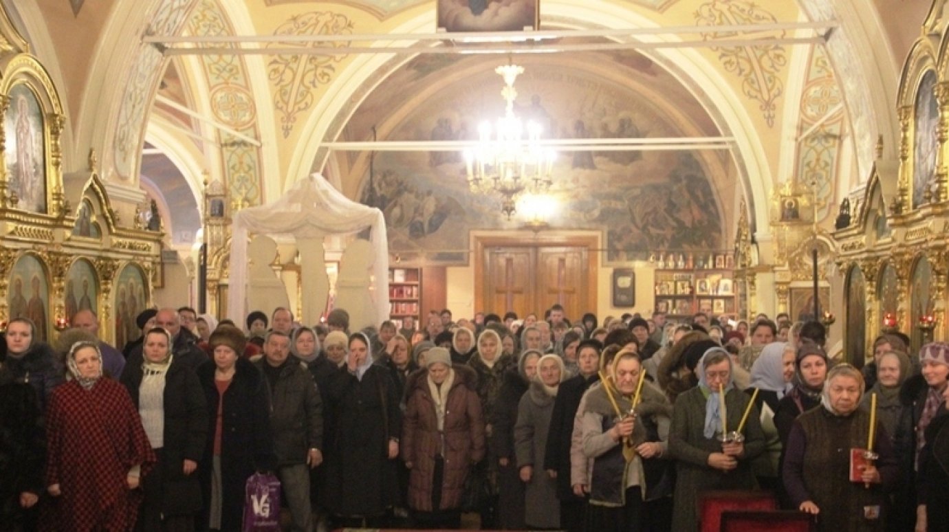 Во всех пензенских храмах верующих призвали молиться за мир на Украине
