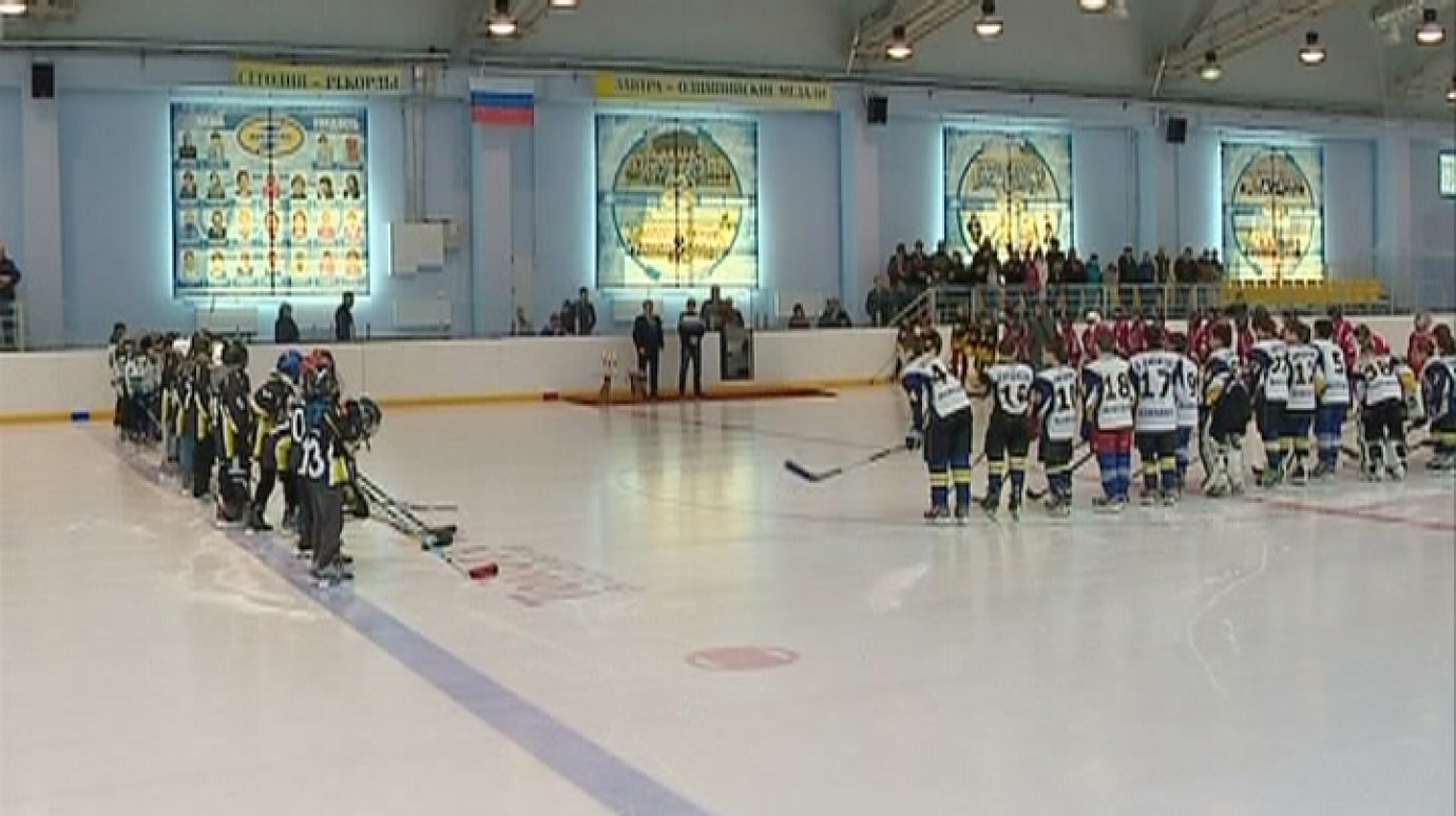 Кузнецкие хоккеисты заняли второе место в окружном турнире «Золотая шайба»
