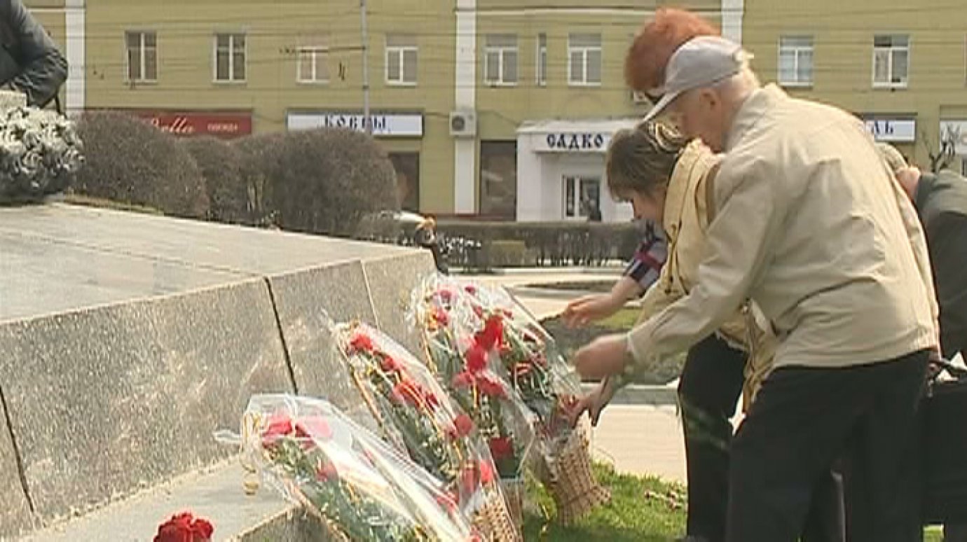 Пензенцы собрались на площади в честь годовщины со дня рождения Ленина