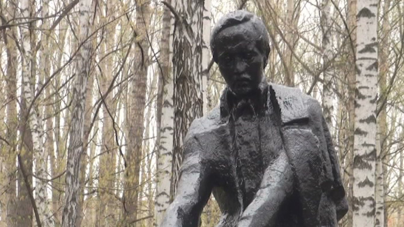 Памятник Михаилу Лермонтову в Каменке привели в порядок