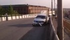 На мосту в Кузнецке ВАЗ-21099 врезался в иномарку