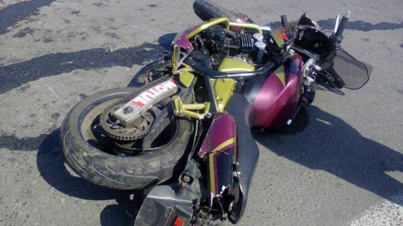 В ДТП на трассе пострадал 21-летний мотоциклист