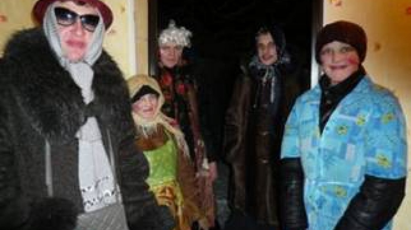 В селе Устье Спасского района молодежь колядовала на старый Новый год