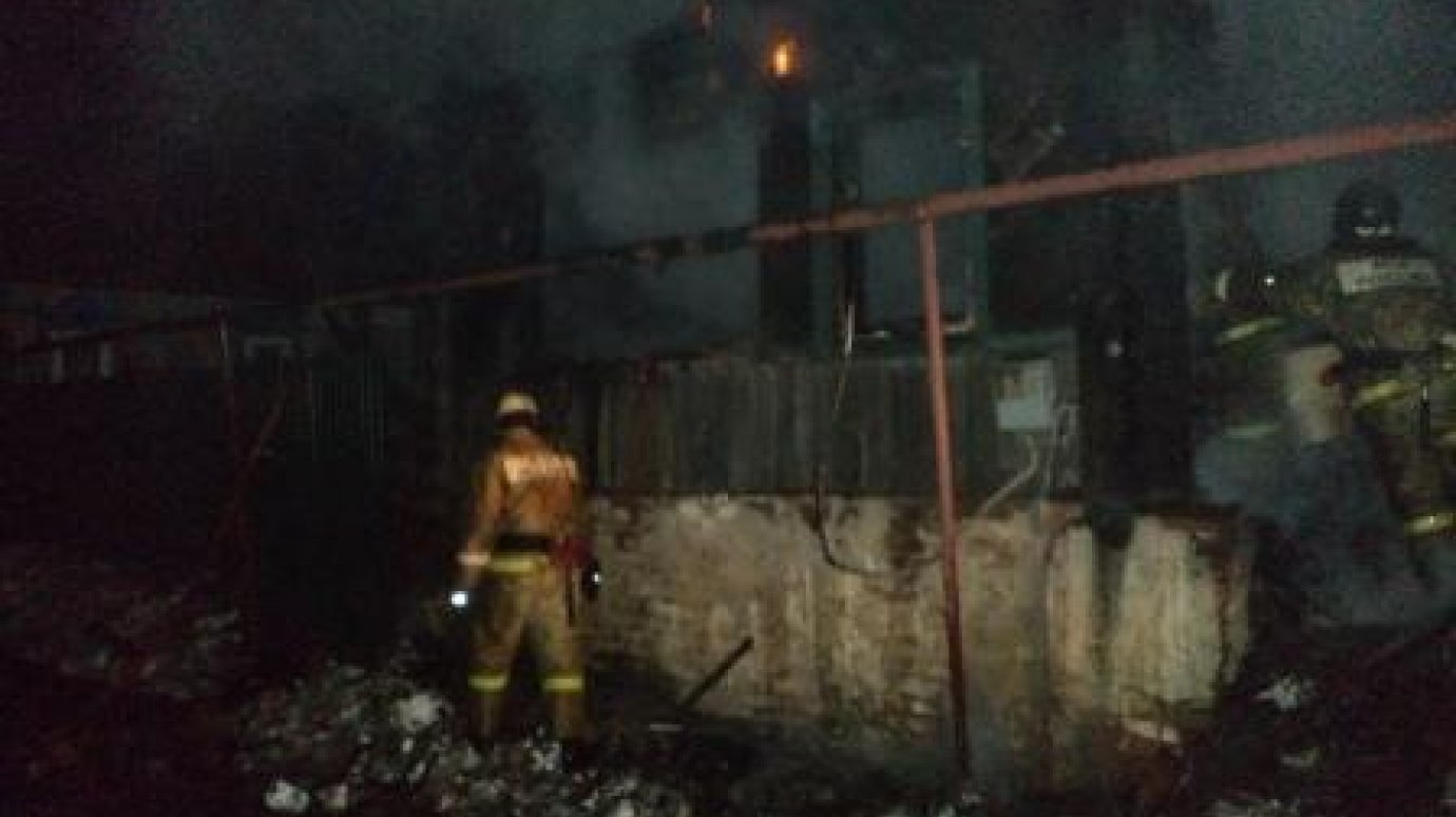 В Кузнецке при пожаре погиб 67-летний мужчина и пострадал его сын