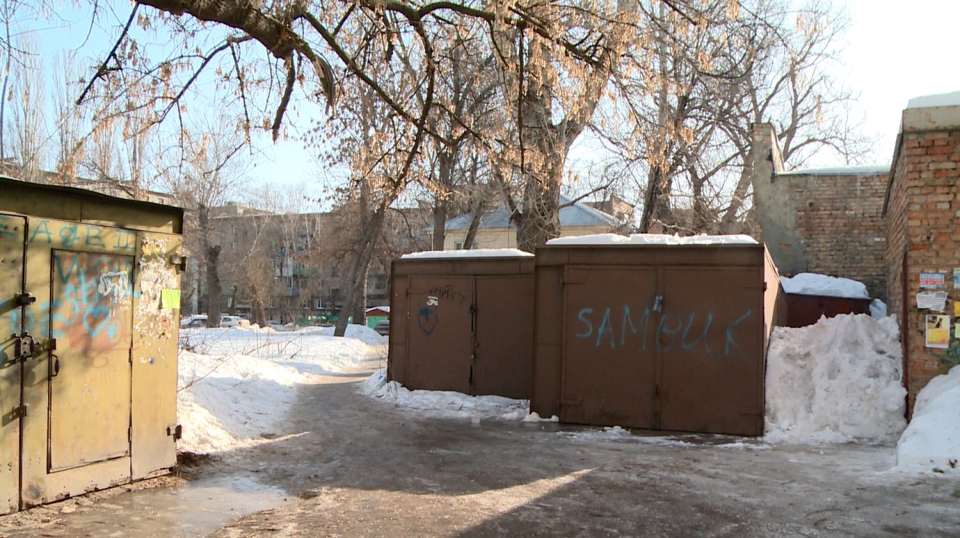 Горожане устроили общественный туалет на ул. Луначарского