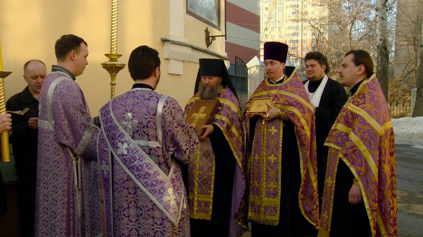 В Пензу доставили святыни из крымского храма