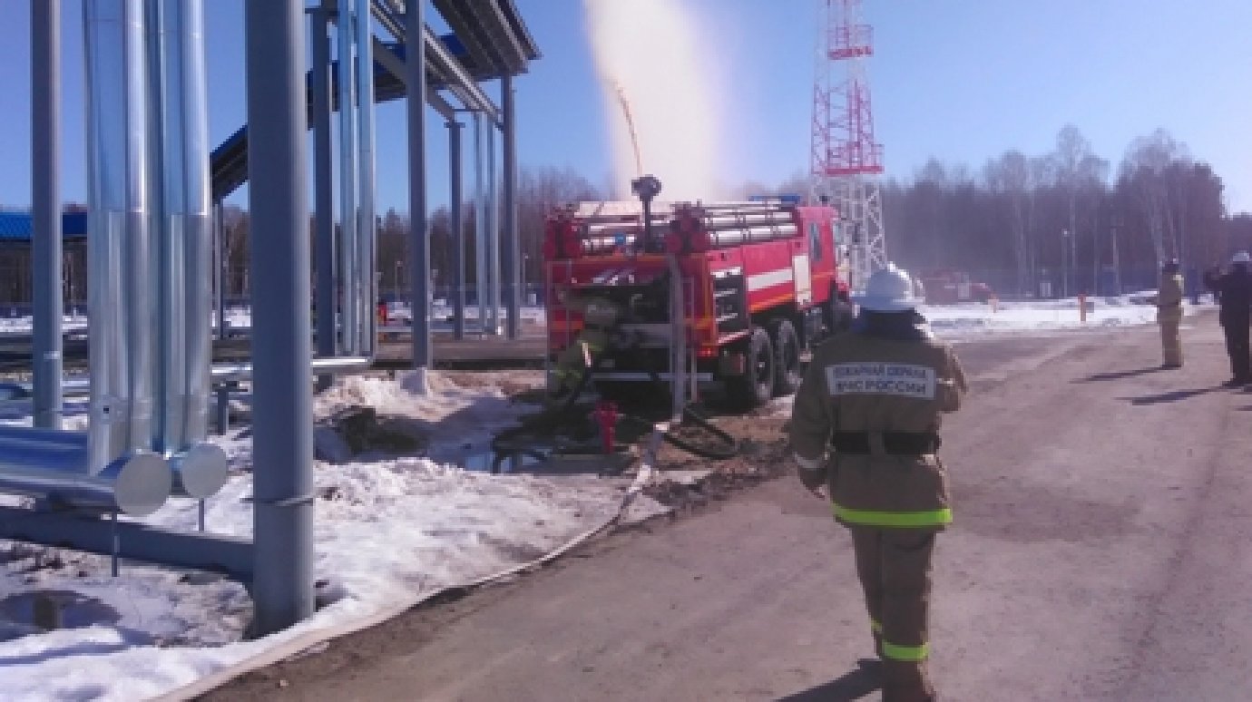На нефтеперерабатывающей станции потушили условный пожар