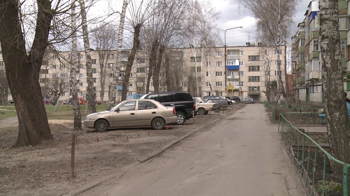 Жители дома № 172 на ул. Суворова поддерживают парковку во дворе