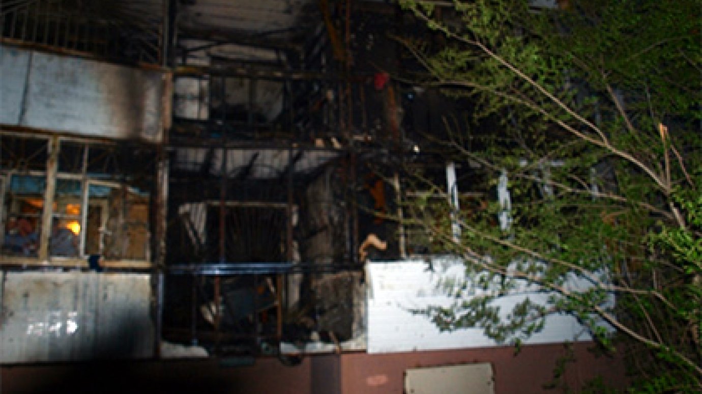 В Омске шесть квартир cгорели из-за брошенной детьми спички