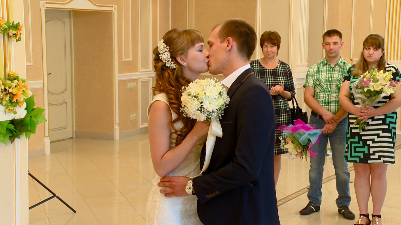 В Пензе 23 пары зарегистрировали брак в День семьи, любви и верности