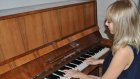Семья Огаревых передала в дар картинной галерее пианино
