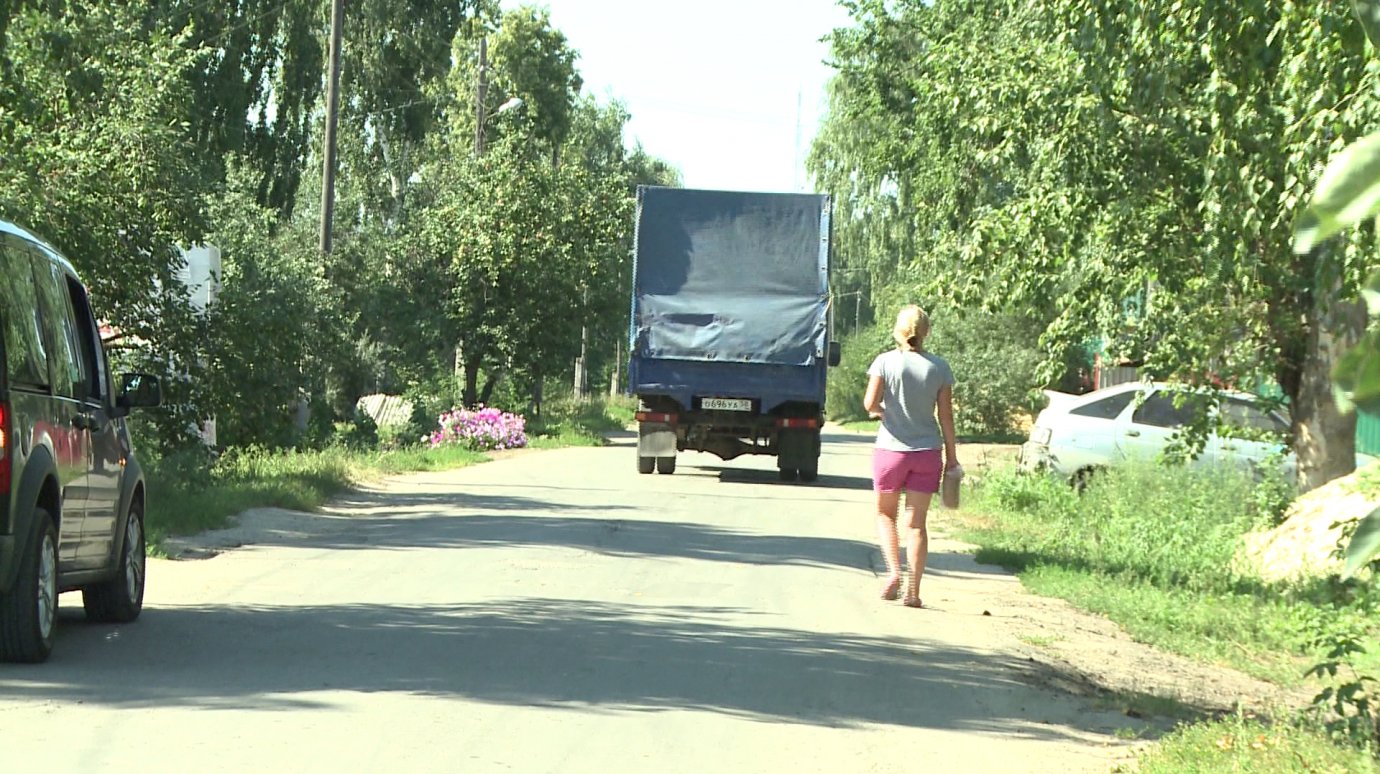 Жители улицы Бакинской жалуются на отсутствие тротуаров