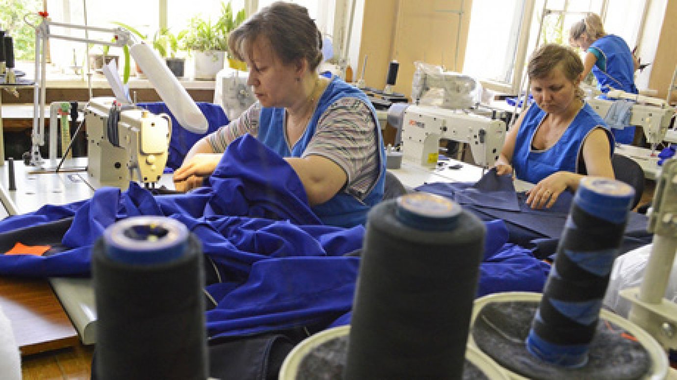 Безработных кузнецких женщин научат шить